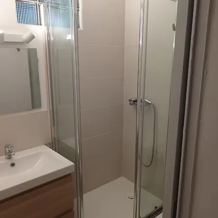 A 50 M Des Plages Du Mourillon * تولون